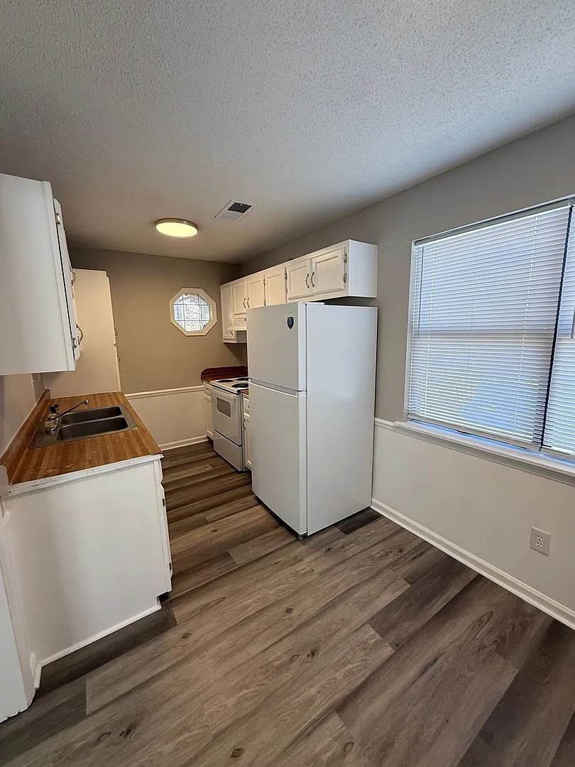 1809 O'Rorke Ln SW — Photo 1
