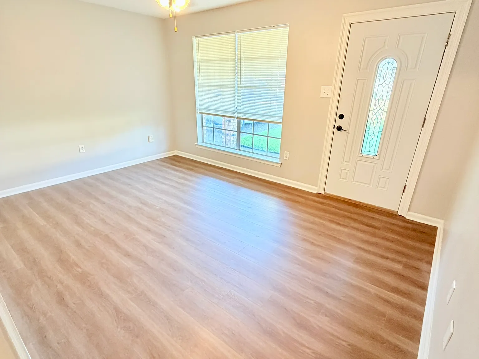 3 bed, 1462 sqft, $1,950 — Photo 3