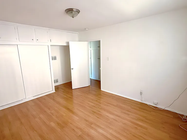 262 1/2 S Sycamore Ave #3 — Photo 12