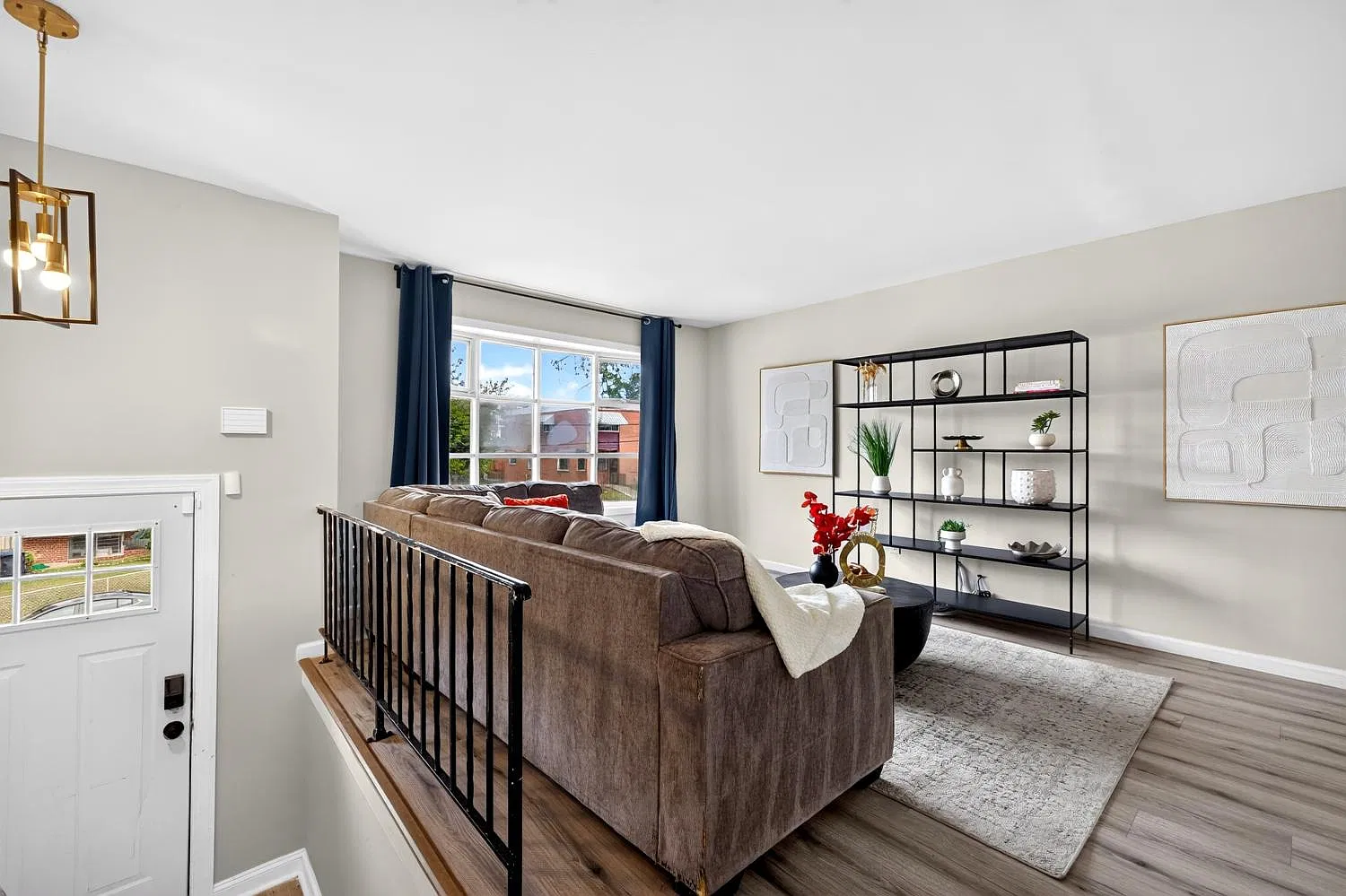 7 bed, 2500 sqft, $6,895 — Photo 4