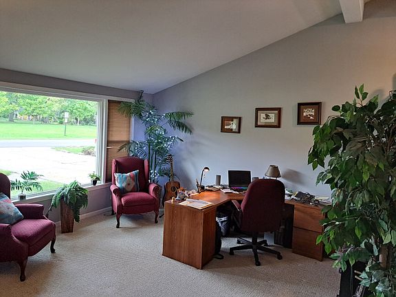 2nd image of 300 Blackhawk Dr