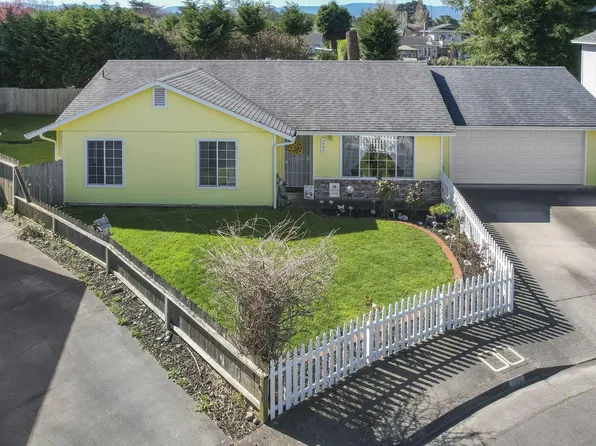 1943 Freedom Ct, Fortuna, CA 95540