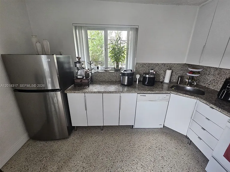 1241 NW 6th St #6 — Photo 6