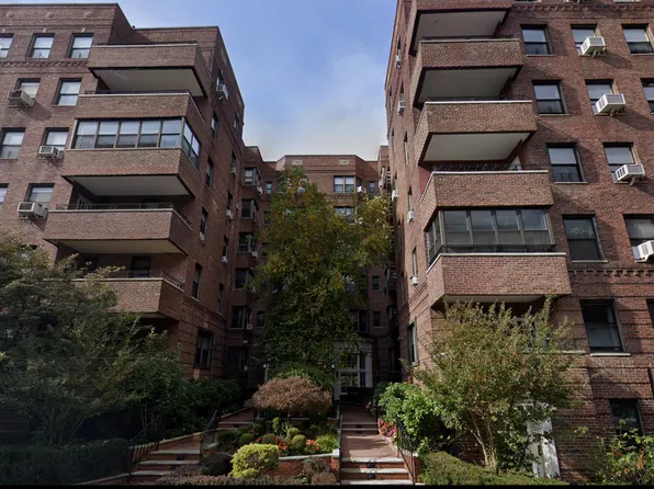 69-40 Yellowstone Boulevard image 1 of 9