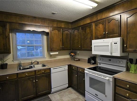 4th image of 804 Floyd Ln #3