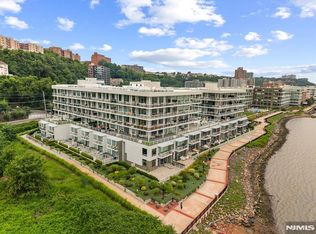 3 Somerset Lane #x307, Edgewater, NJ 07020
