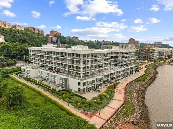 3 Somerset Lane #x307, Edgewater, NJ 07020