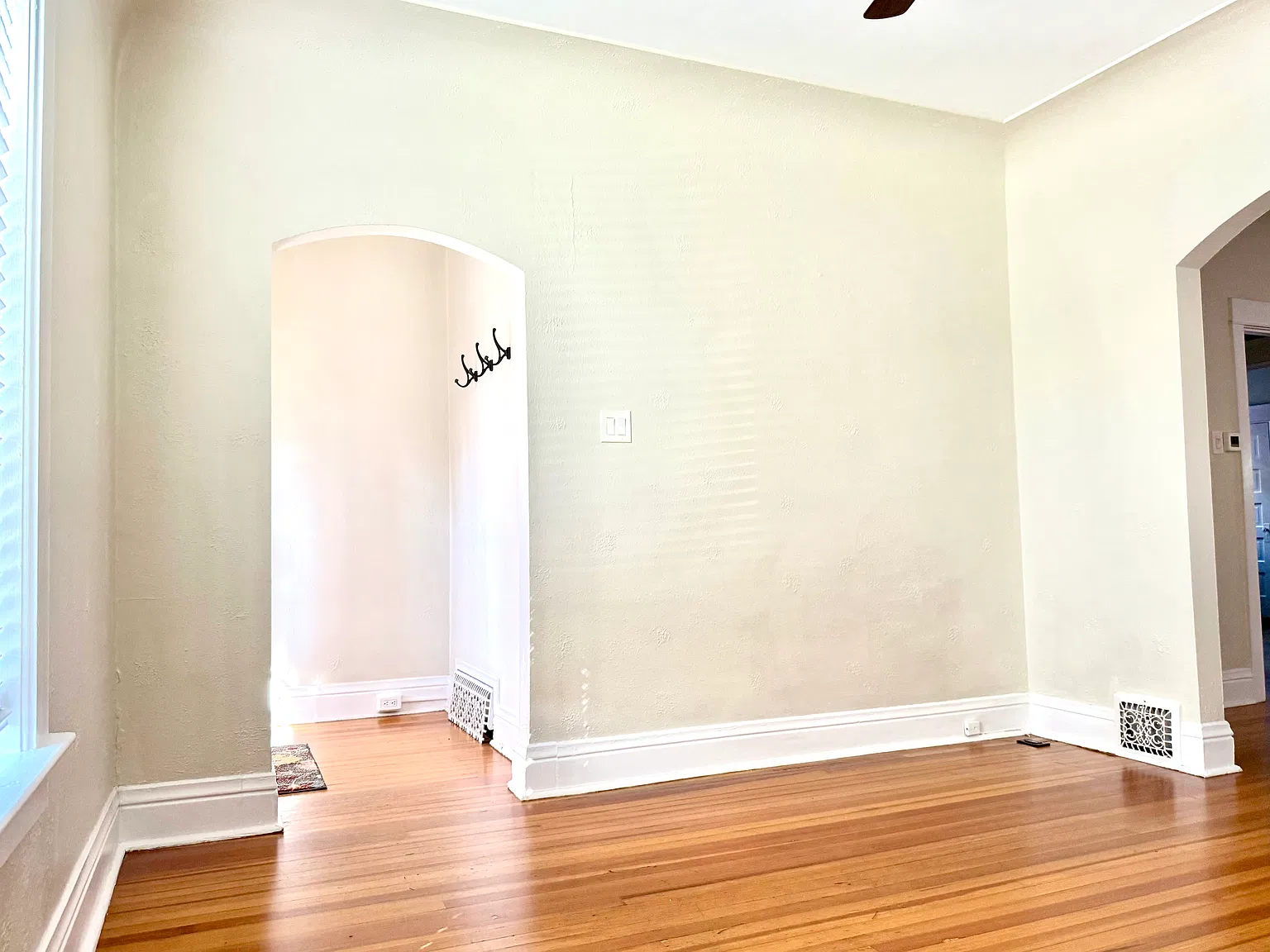 2 bed, 1100 sqft, $2,500 — Photo 3
