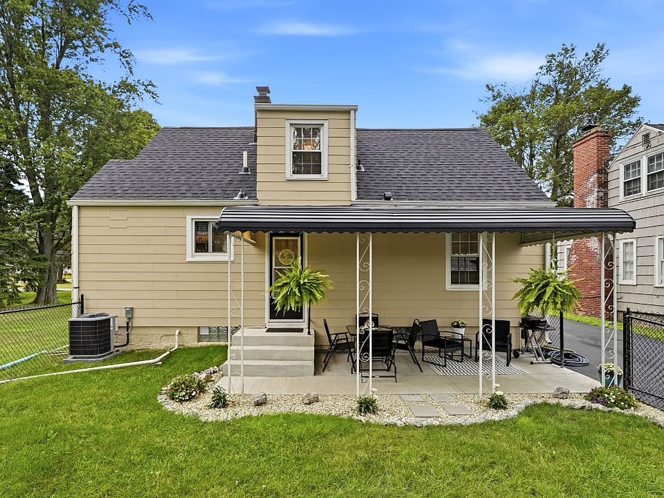 1st image of 14 Martha Dr