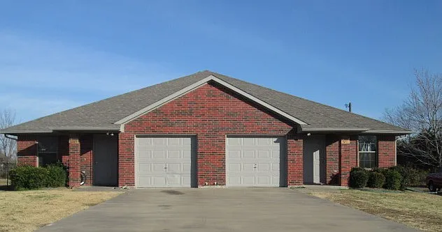 3211 Ellen Dr