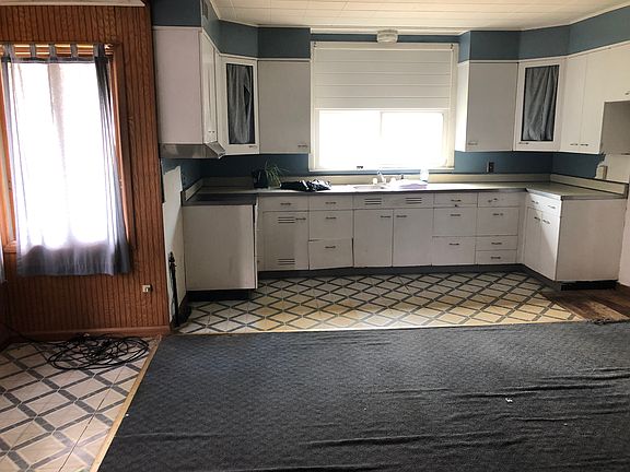 3rd image of 716 Beaver St