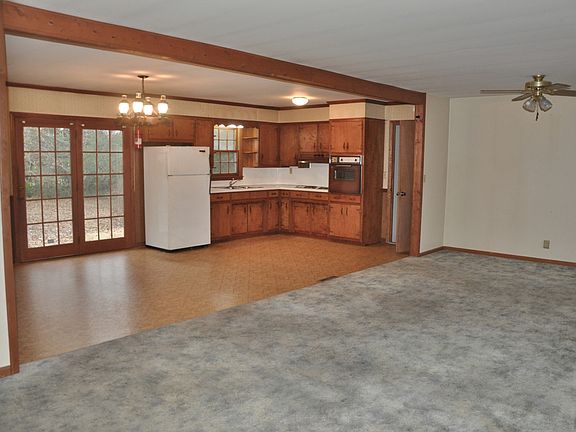 4th image of 838 Anthony Ave