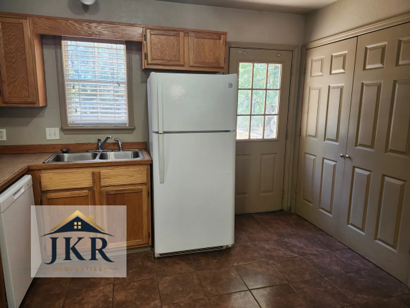 2 bed/1.5 bath house — Photo 4