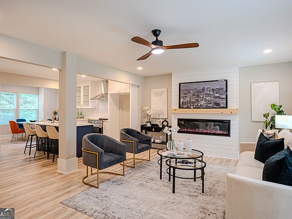 5th image of 160 Rosewood Cir