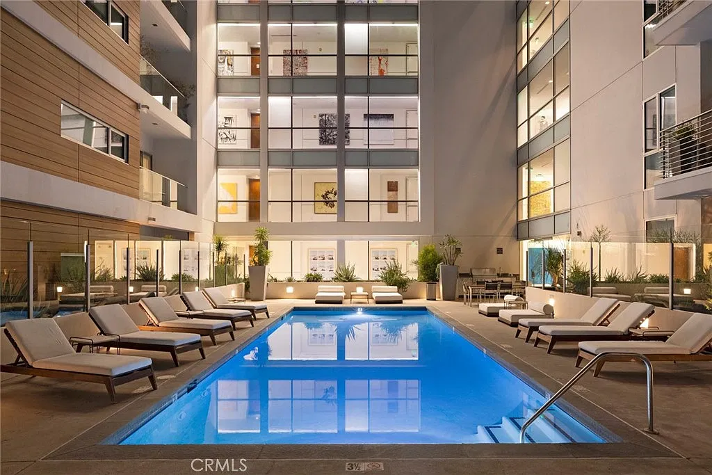 2 bed, 1530 sqft, $5,998 — Photo 2