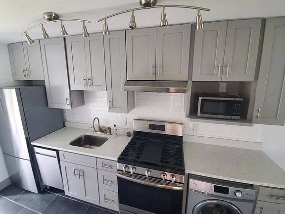 2nd image of 855 19th St NE APT 1