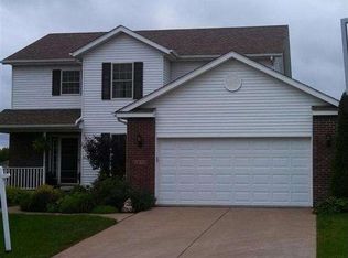 5050 Garner Ct, Davenport, IA 52806