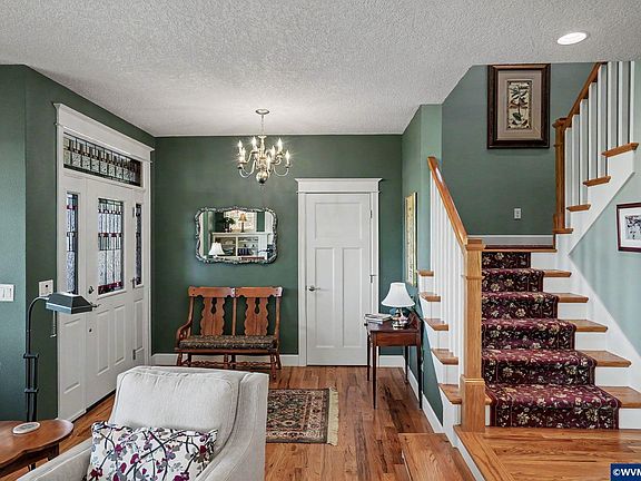 3rd image of 3228 Sunridge Dr S