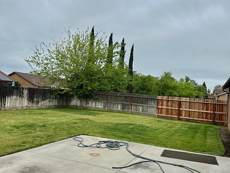 551 S Kona Ave — Photo 25