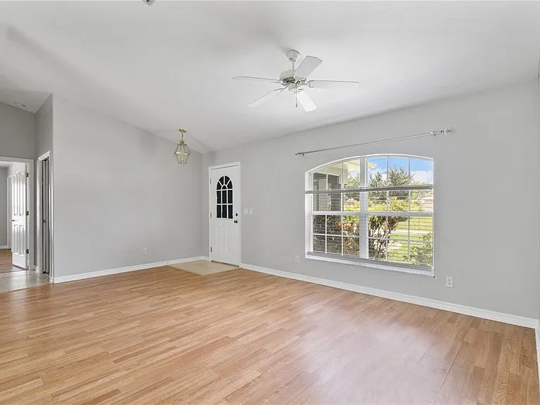 2745 Nellie Ln — Photo 10