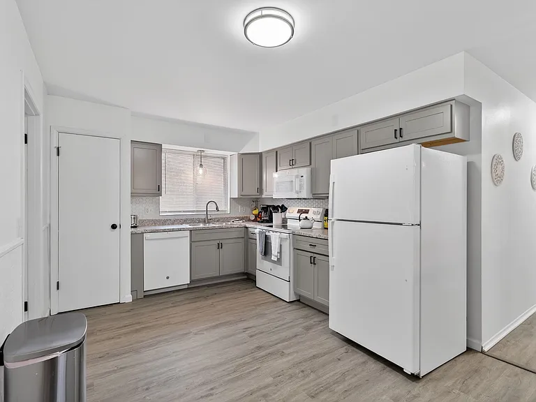 1553 Cove Ln — Photo 15