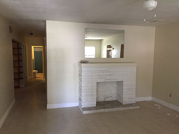 5th image of 806 NW 15th Ave