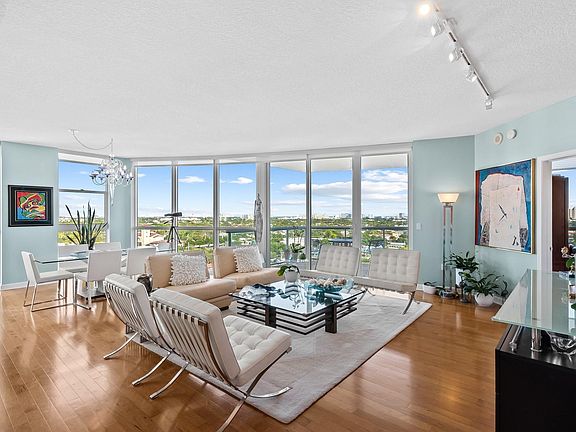 2nd image of 111 SE 8th Avenue #1402