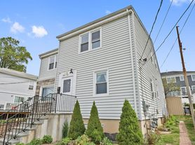 98 Lincoln Ave E, West Harrison, NY