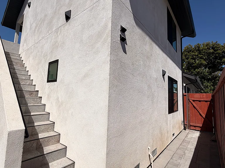 337 Irving Ave #B — Photo 8