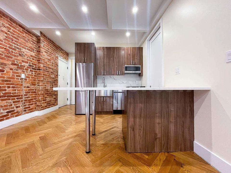 1st image of 941 Washington Ave #495