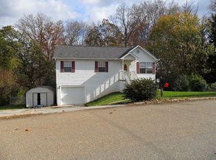 2422 Crestpark Rd, Knoxville, TN 37912