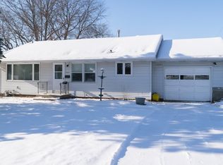 1925 Floraview Dr, Dubuque, IA 52001