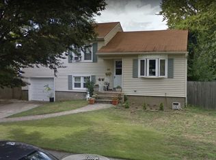 28 Rhonda Ln, Farmingdale, NY 11735