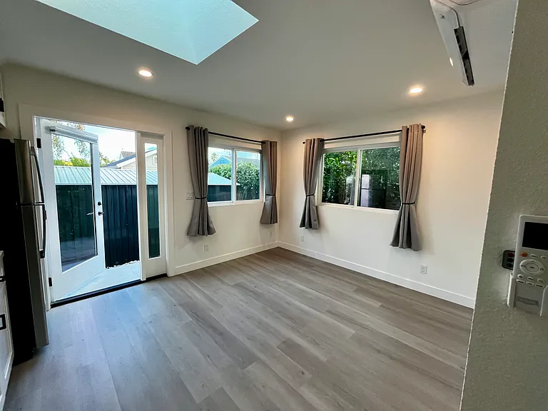 557 3rd Ave #A — Photo 4