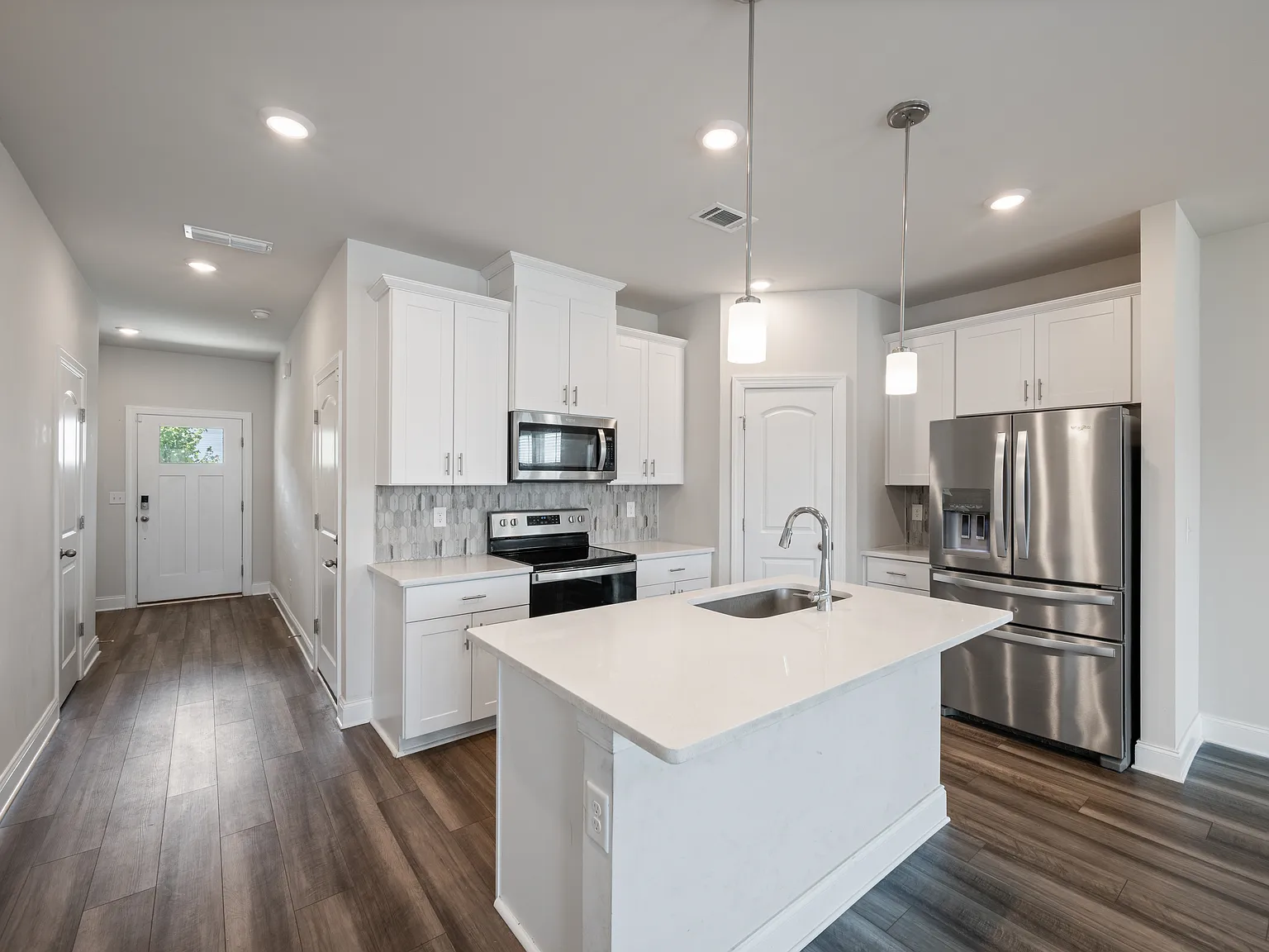 3 bed, 2.5 bath, 1601 sqft, $2,350 — Photo 3