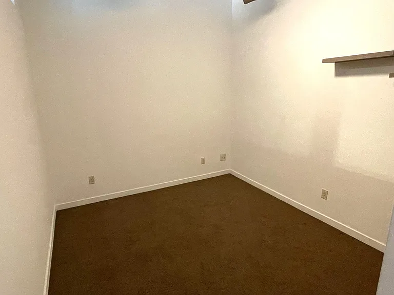 231 Robinson St #202 — Photo 9