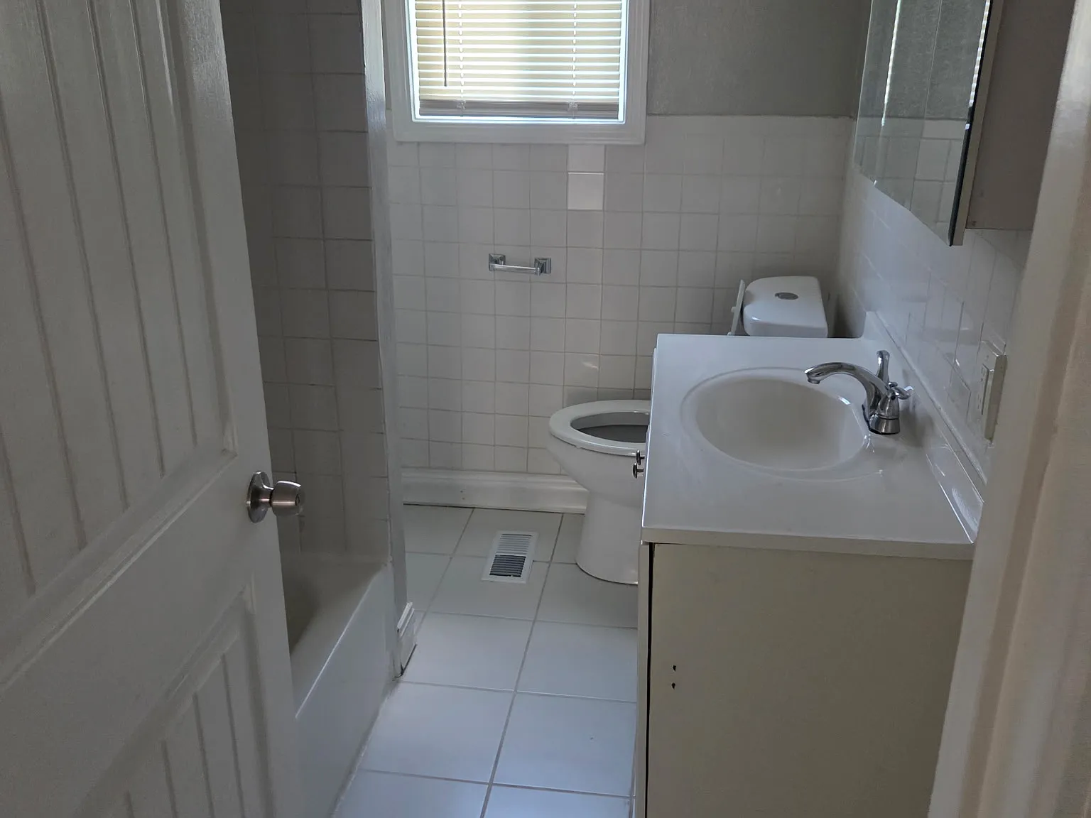 4 bed, 1350 sqft, $1,550 — Photo 4