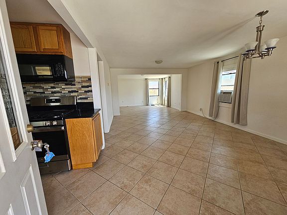 3rd image of 72138 El Paseo Dr