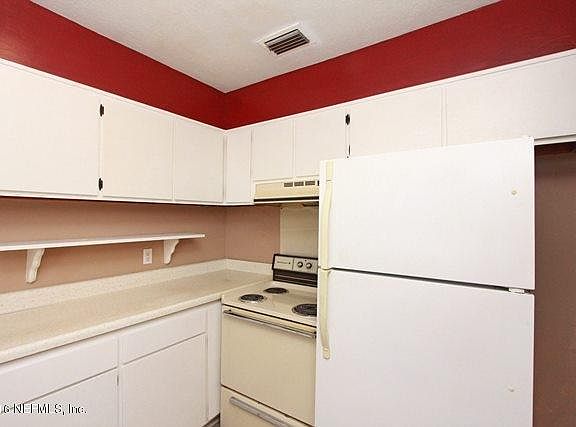 5th image of 212 Stilwell Ave