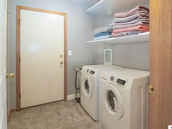 5th image of 8940 Sicily Ln