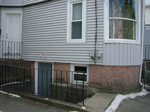 entrance to lower garden level