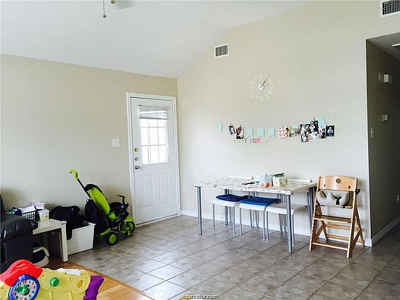 3rd image of 1001 Sun Meadow Ct
