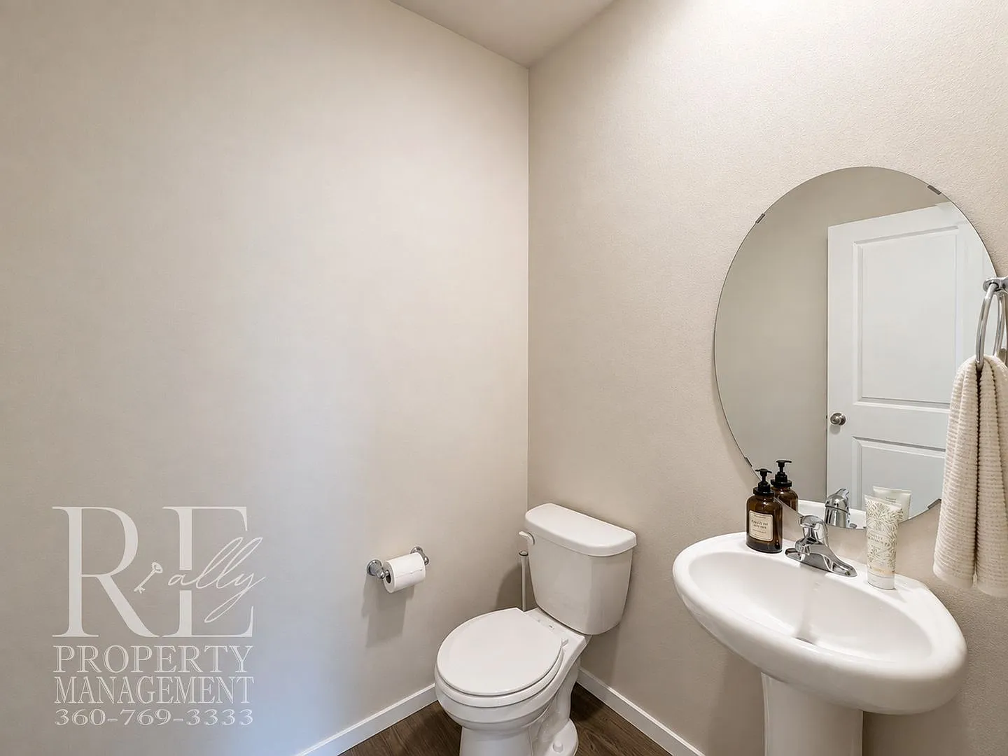 Bremerton Townhome with Mountain Views, 2-Car Garage & Light-Filled Living — Photo 4