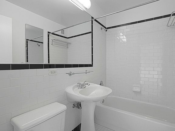 5th image of 420 W 42nd St APT 28H