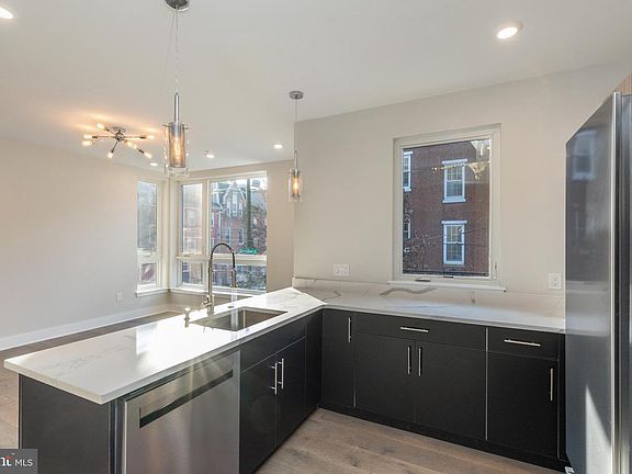 4th image of 920 N 15th St #2