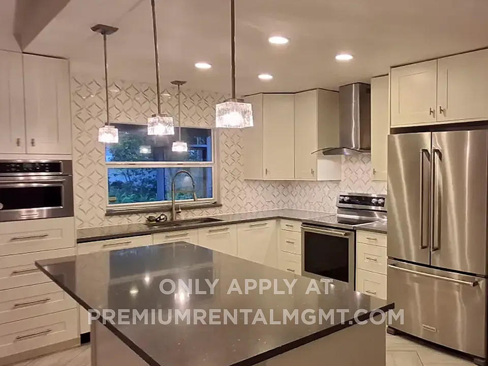 1096 Gran Paseo Dr