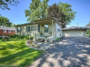 2233 Kohler St, Waterford, MI 48329