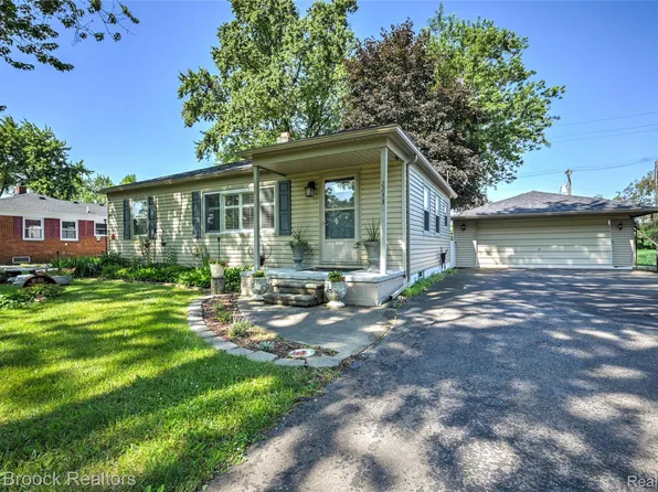 2233 Kohler St, Waterford, MI 48329