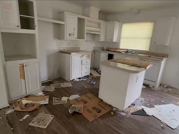 5th image of 11818 Kingslake Forest Drive