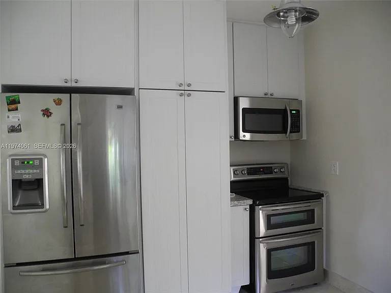1720 SW 22nd Ter — Photo 6